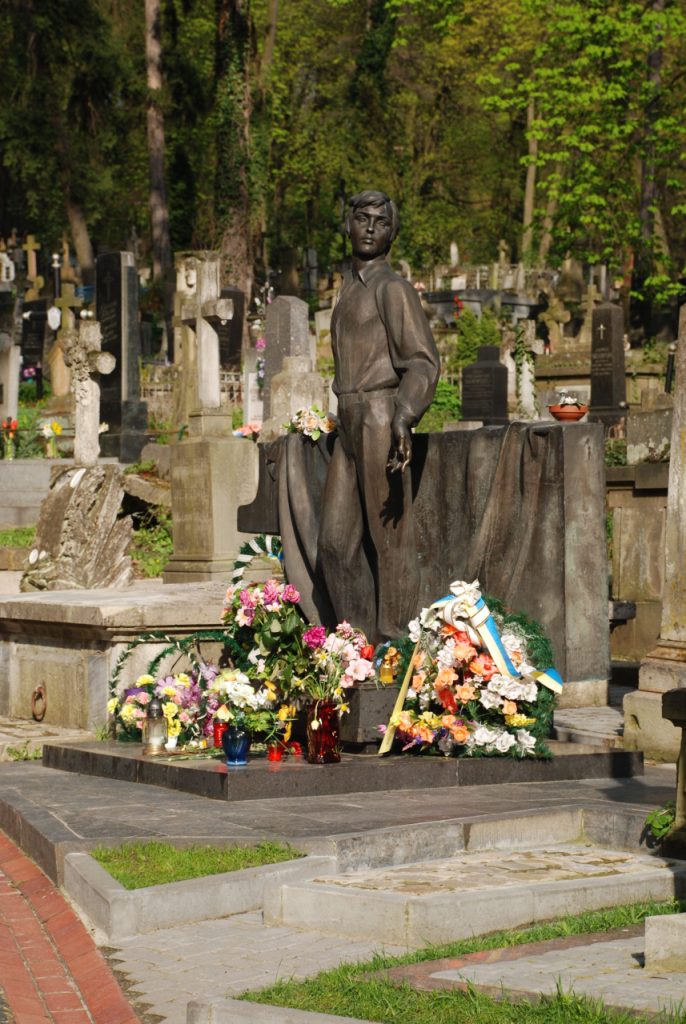 Надгробок Володимира Івасюка. Скульптор Микола Посикіра